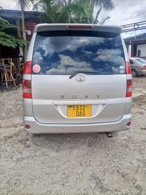 Toyota Noah 2.0 FWD (8 Seater) 2001 Silver