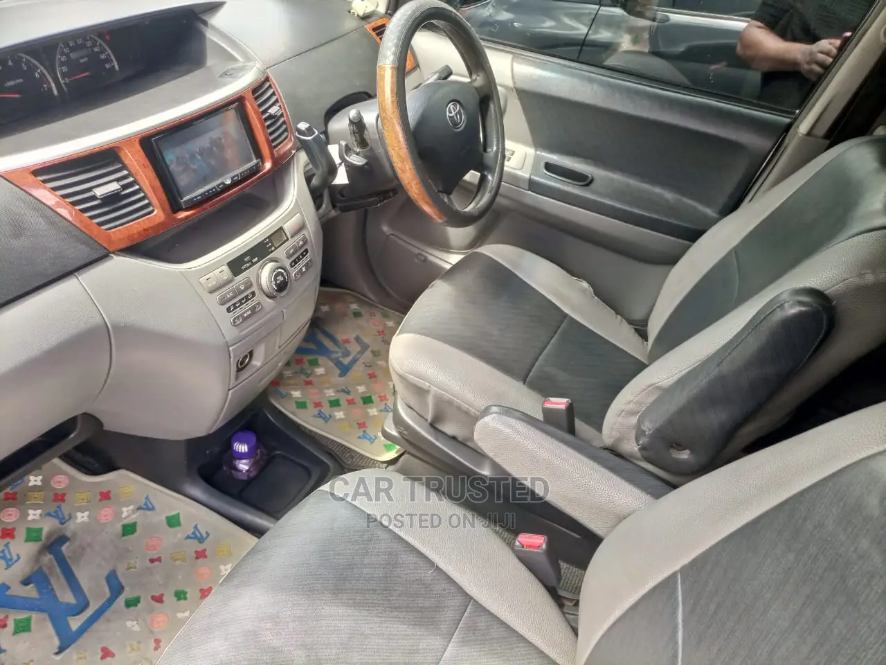 Toyota Noah 2.0 FWD (8 Seater) 2001 Silver