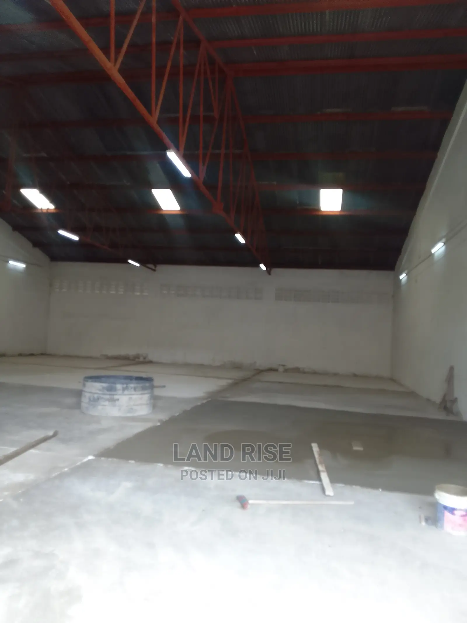 Warehouse With 432