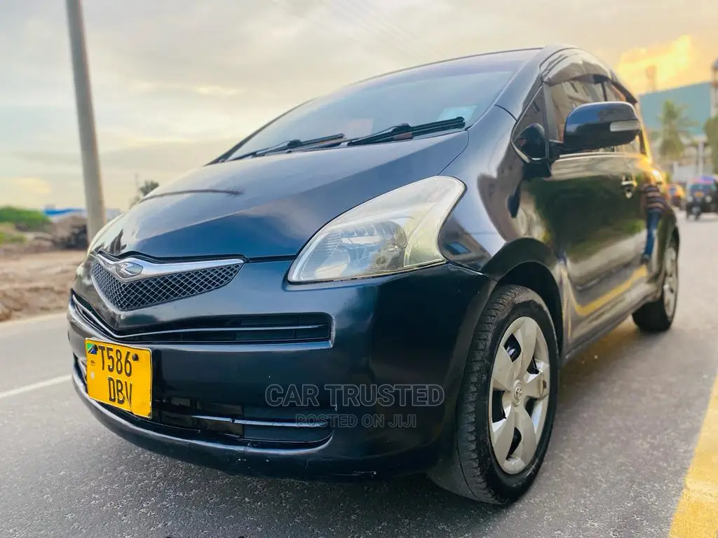 Toyota Ractis 1.5 FWD 2006 Beige
