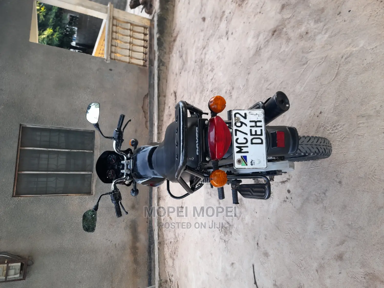Bajaj Boxer X125 2022 Brown