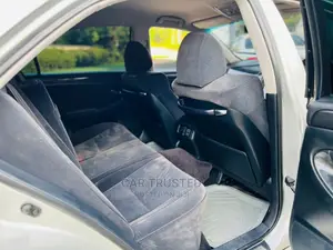 Toyota Crown 2006 Silver