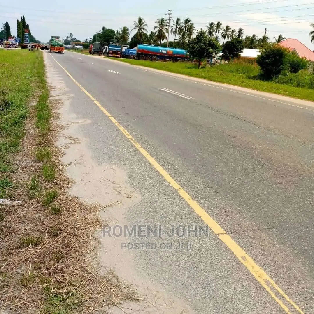 Eneo La Kibiashara Linauzwa Milioni 350 Kibaha Visiga.