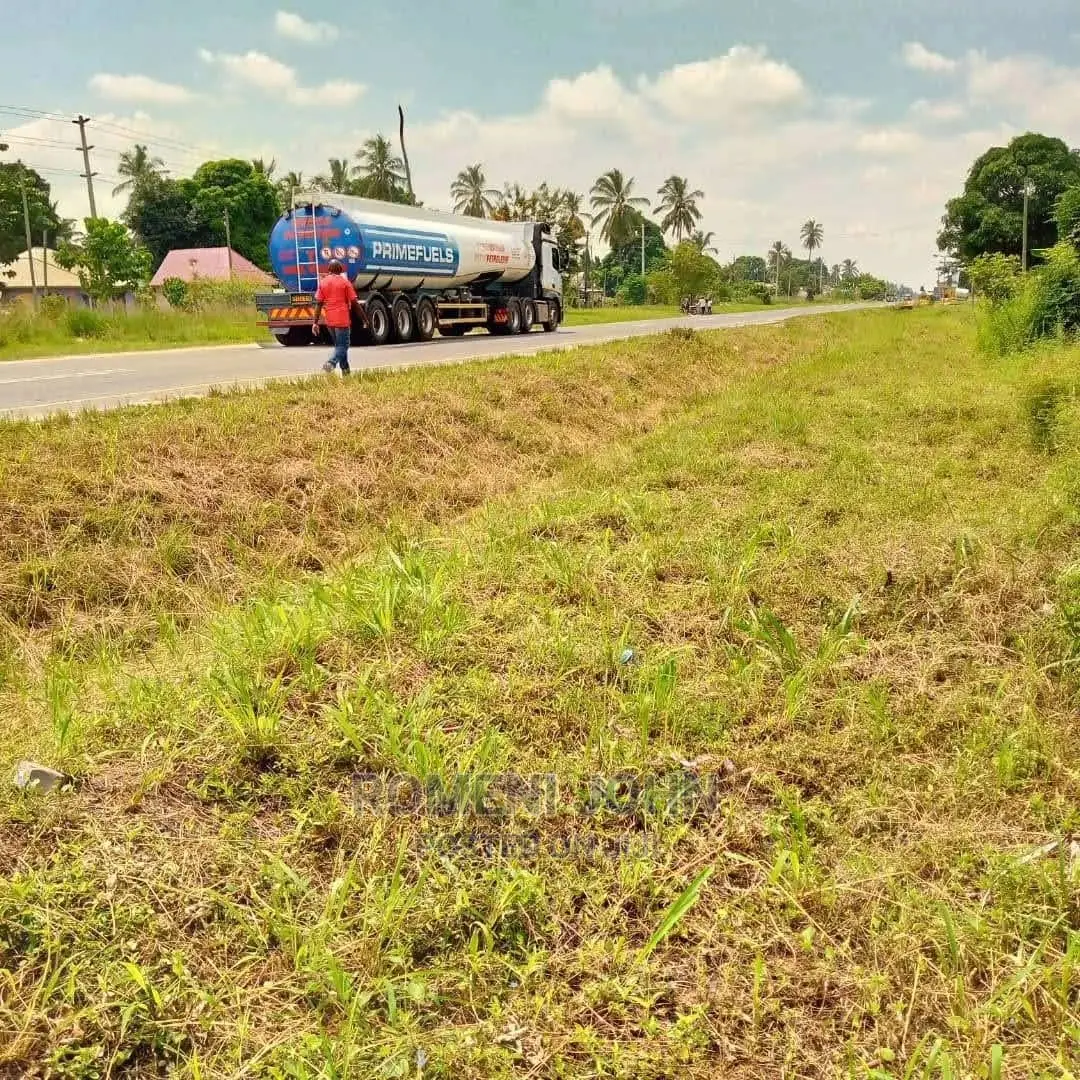 Eneo La Kibiashara Linauzwa Milioni 350 Kibaha Visiga.