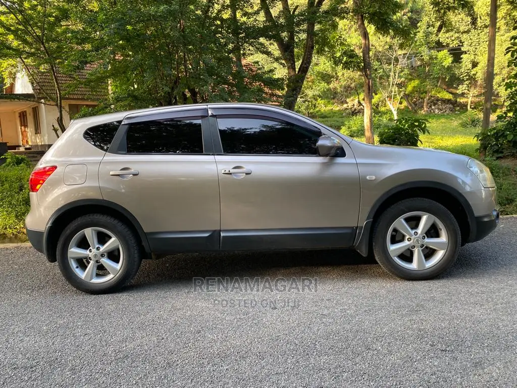 Nissan Dualis 2010 Gold