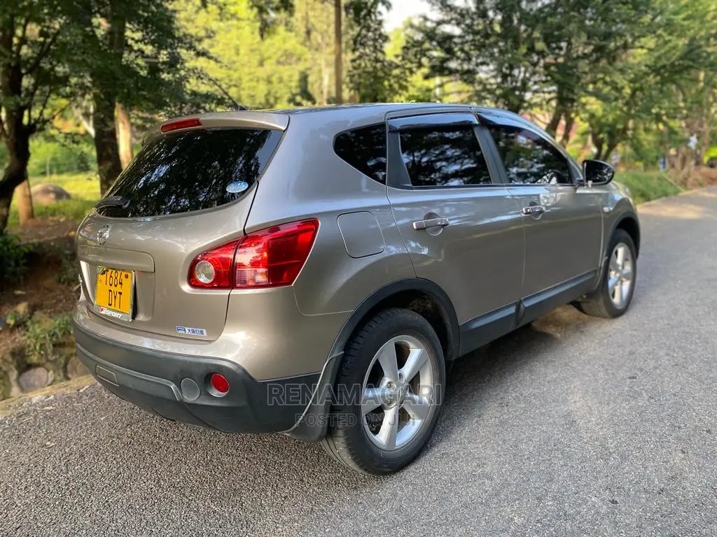 Nissan Dualis 2010 Gold