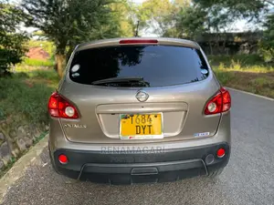Nissan Dualis 2010 Gold