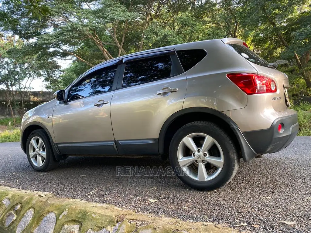 Nissan Dualis 2010 Gold