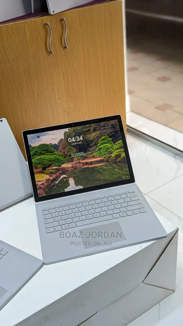 New Laptop Microsoft Surface Book 2 16GB Intel Core I7 SSD 512GB