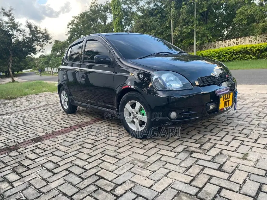 Toyota Vitz 2002 Black