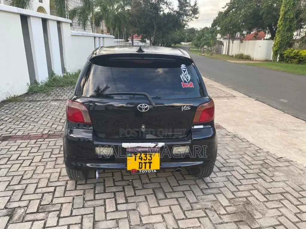 Toyota Vitz 2002 Black