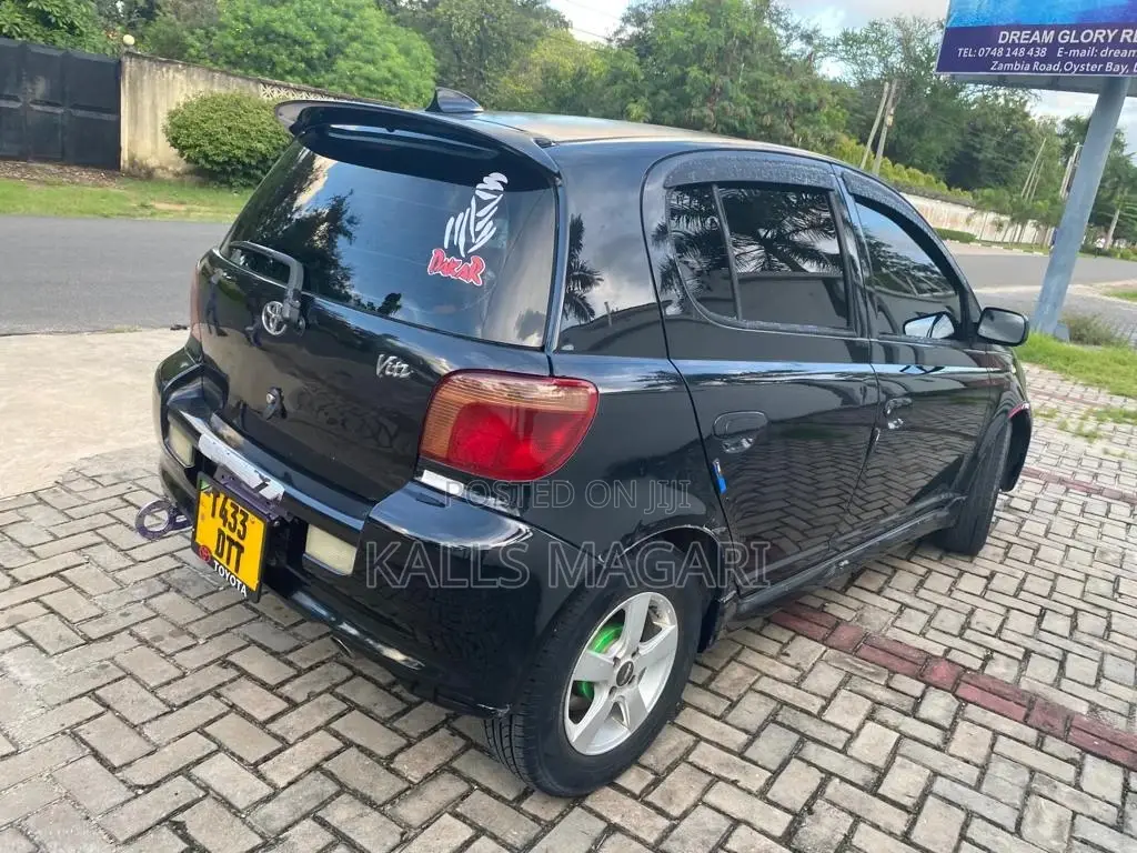 Toyota Vitz 2002 Black