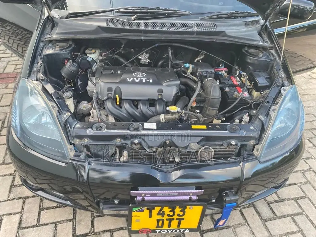 Toyota Vitz 2002 Black