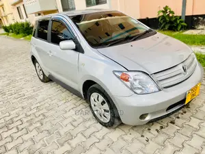 Toyota IST 2003 Silver