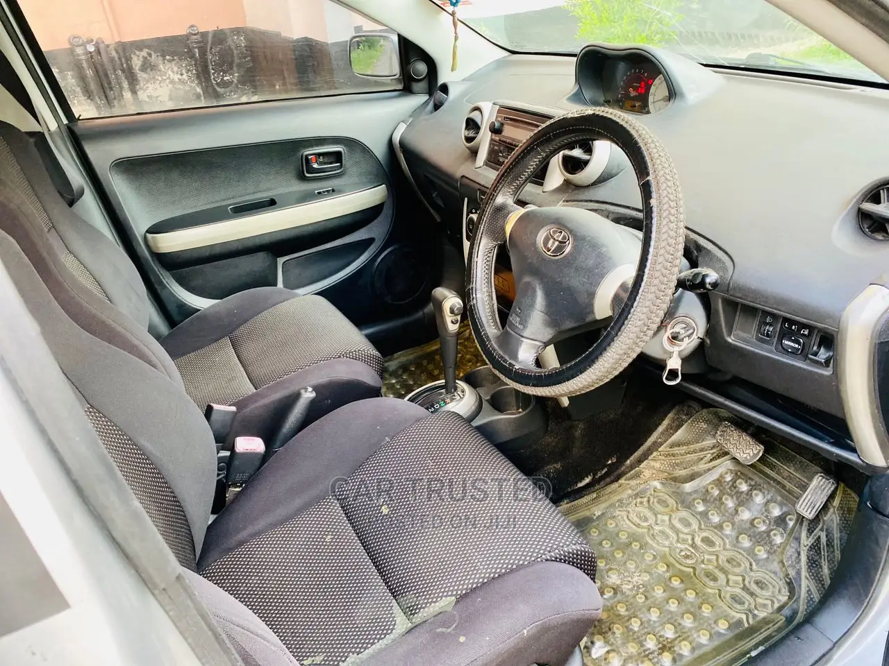 Toyota IST 2003 Silver
