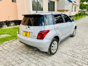 Toyota IST 2003 Silver