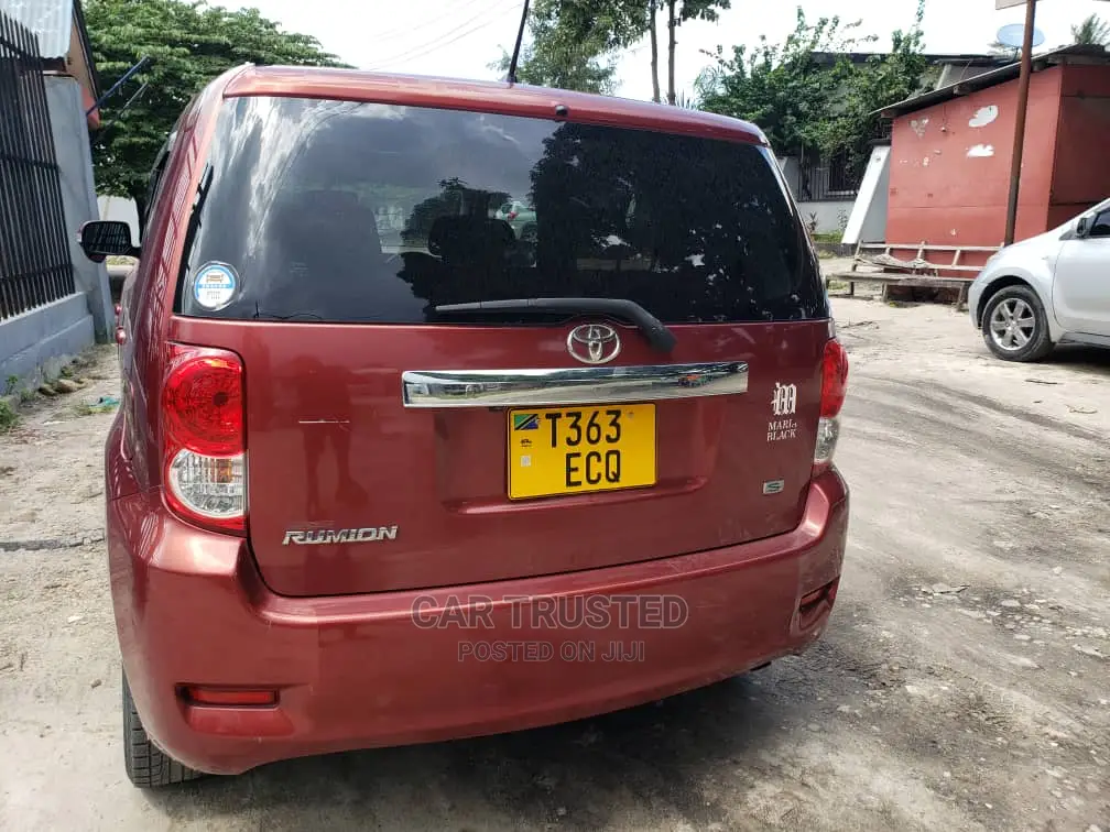 Toyota Rumion 1.5 FWD 2022 Red