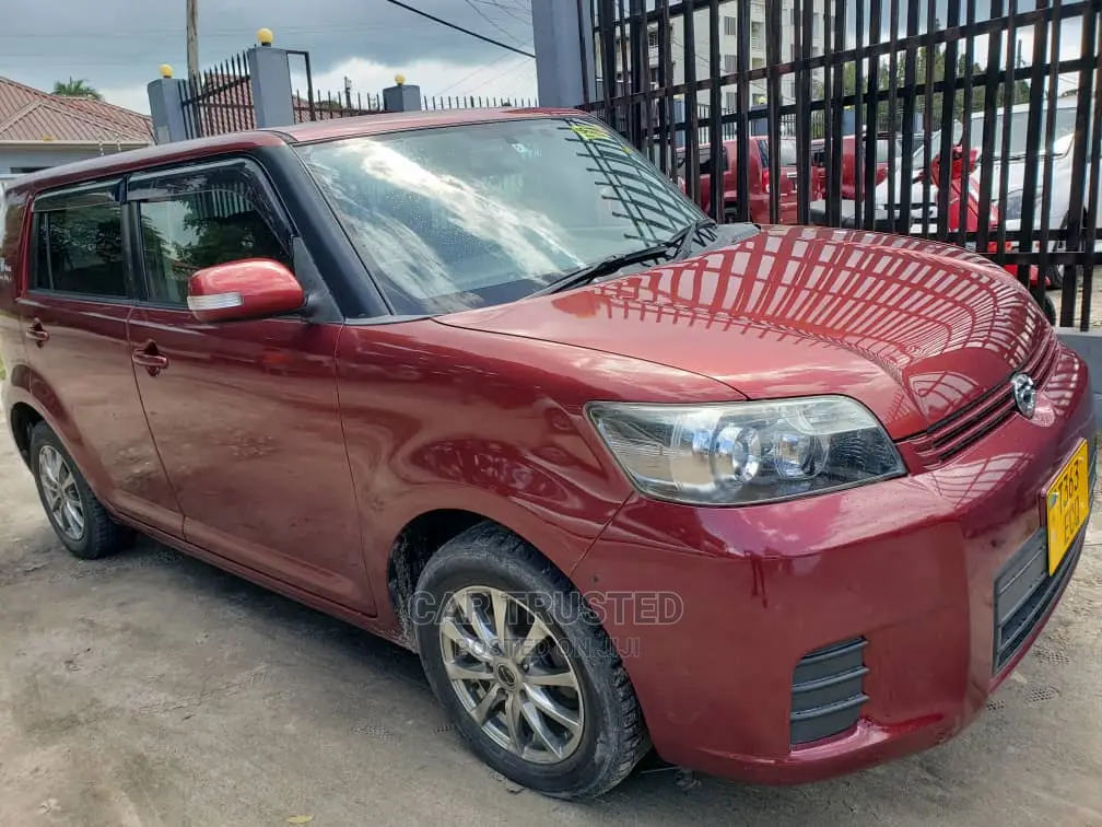 Toyota Rumion 1.5 FWD 2022 Red