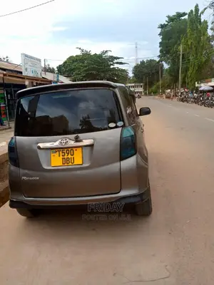 Toyota Ractis 1.5 FWD 2005 Gray