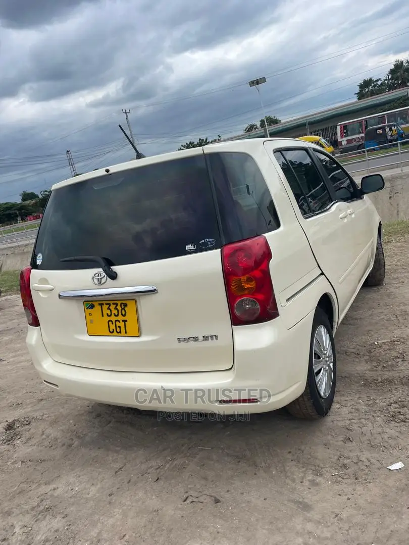 Toyota Raum 1.5 FWD 2005 White