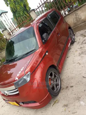Toyota bB 2006 Red