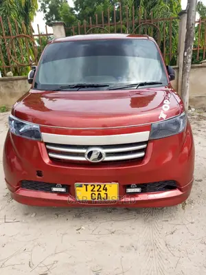 Toyota bB 2006 Red