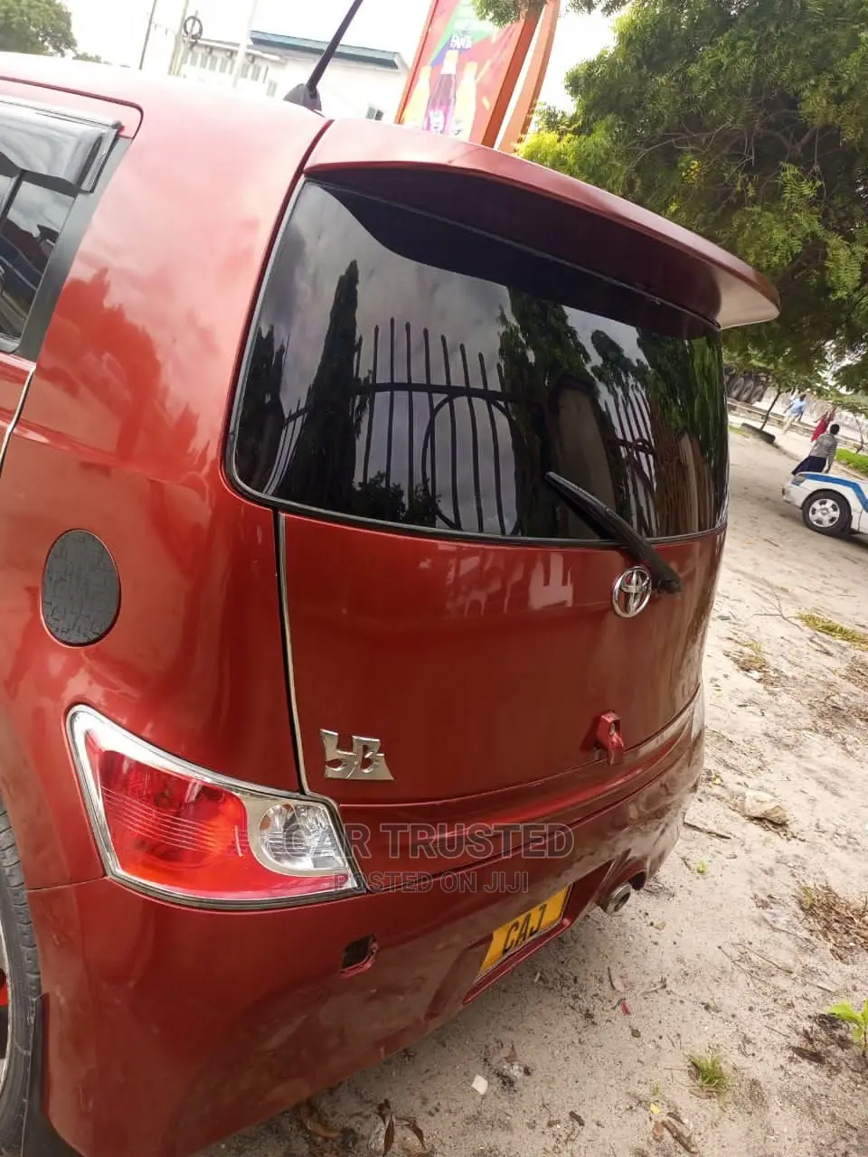 Toyota bB 2006 Red