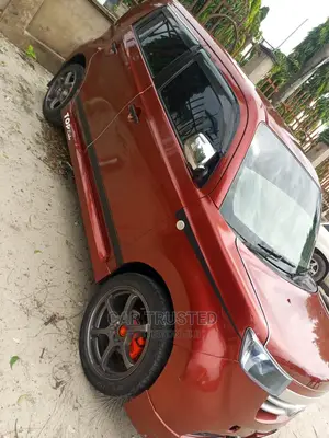 Toyota bB 2006 Red