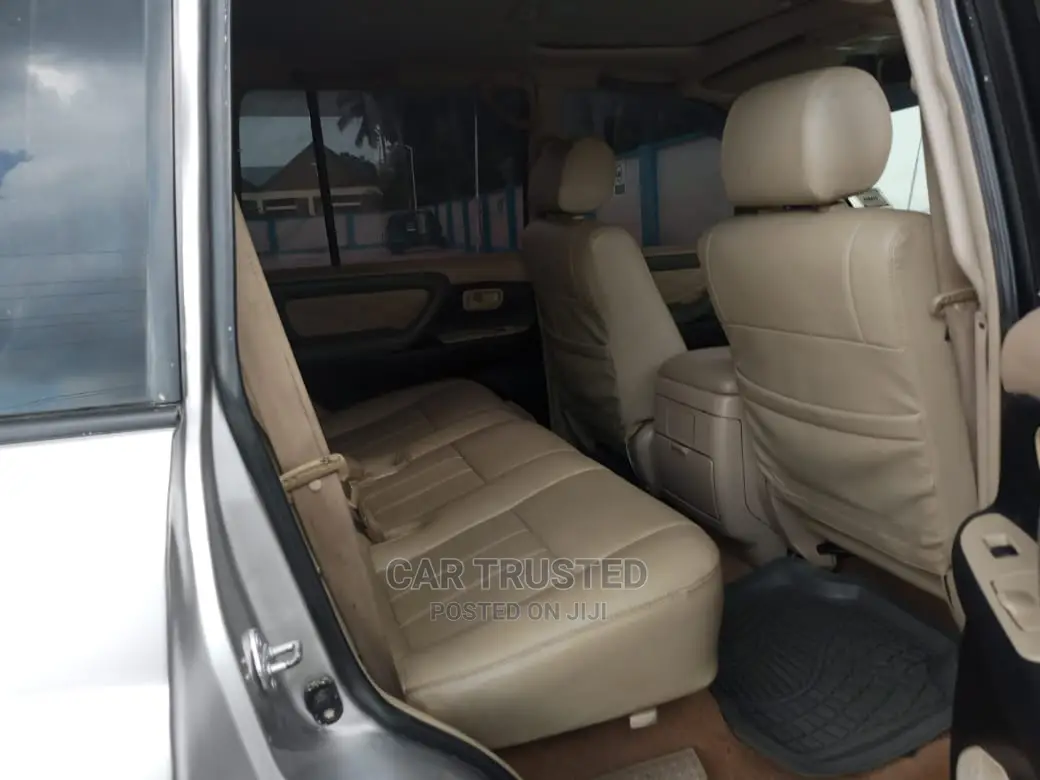 Toyota Land Cruiser 100 4.2 TD Executive 2005 Silver