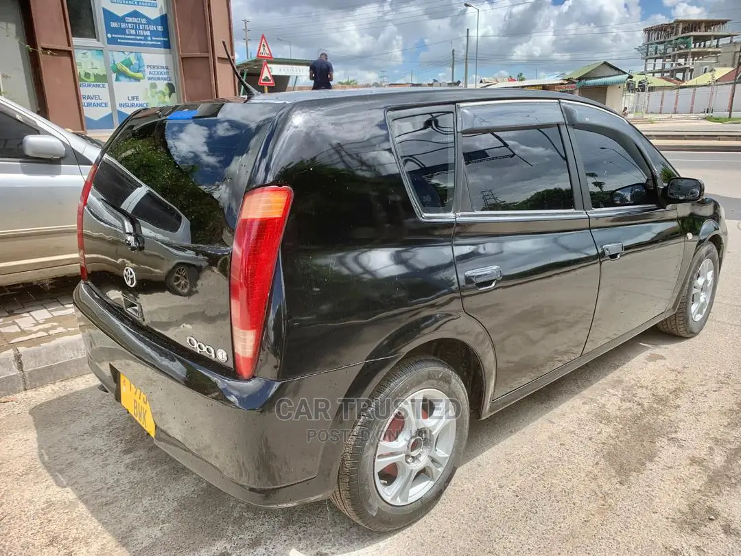 Toyota Opa 1.8 FWD 2003 Black