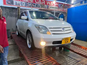 Toyota IST 2005 White