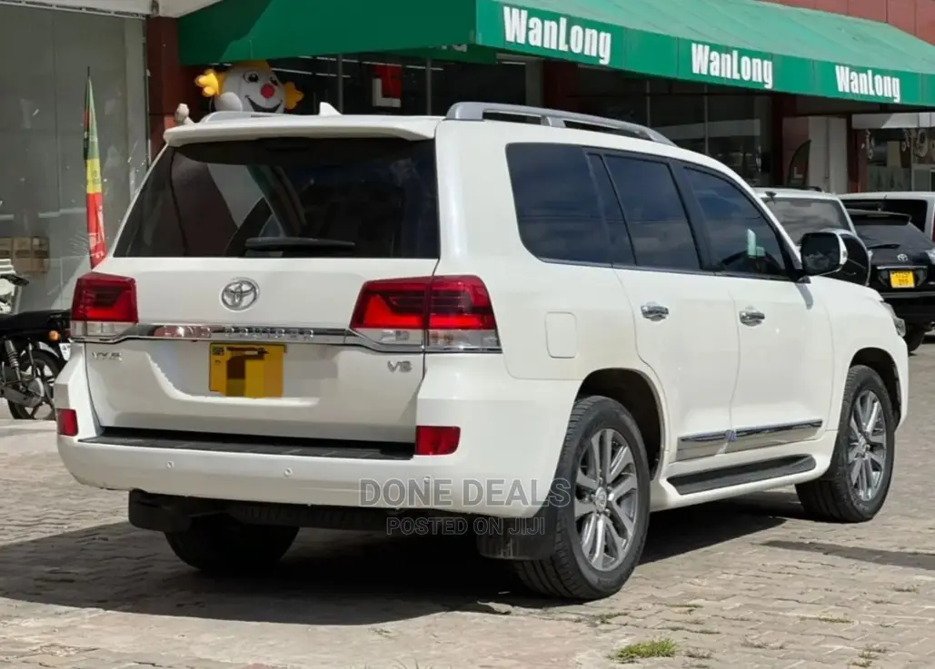 Toyota Land Cruiser 2016 White