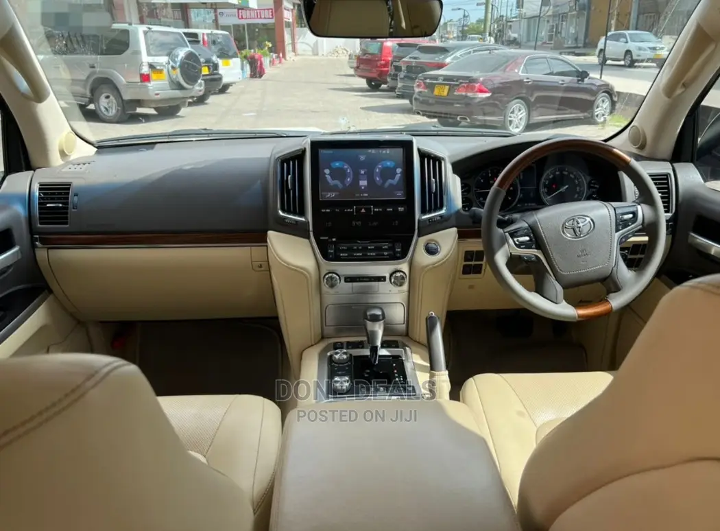 Toyota Land Cruiser 2016 White