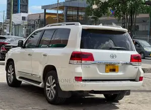 Toyota Land Cruiser 2016 White