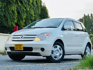 Toyota IST 2005 Silver