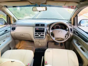 Toyota Ipsum 2005 Silver