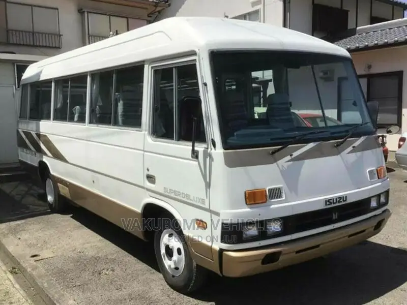 Isuzu Executive Bus 1991 White