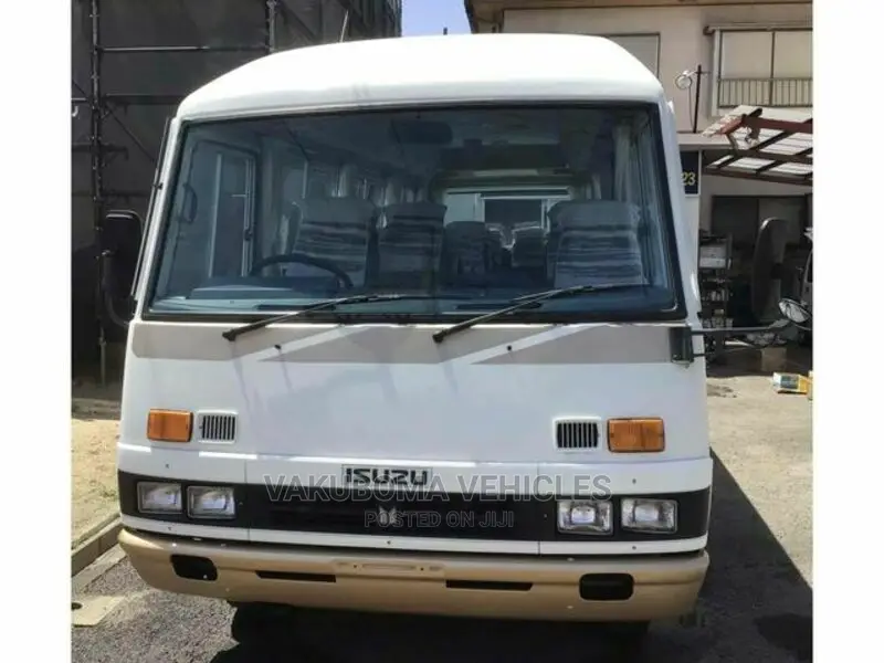 Isuzu Executive Bus 1991 White