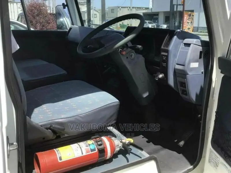 Isuzu Executive Bus 1991 White