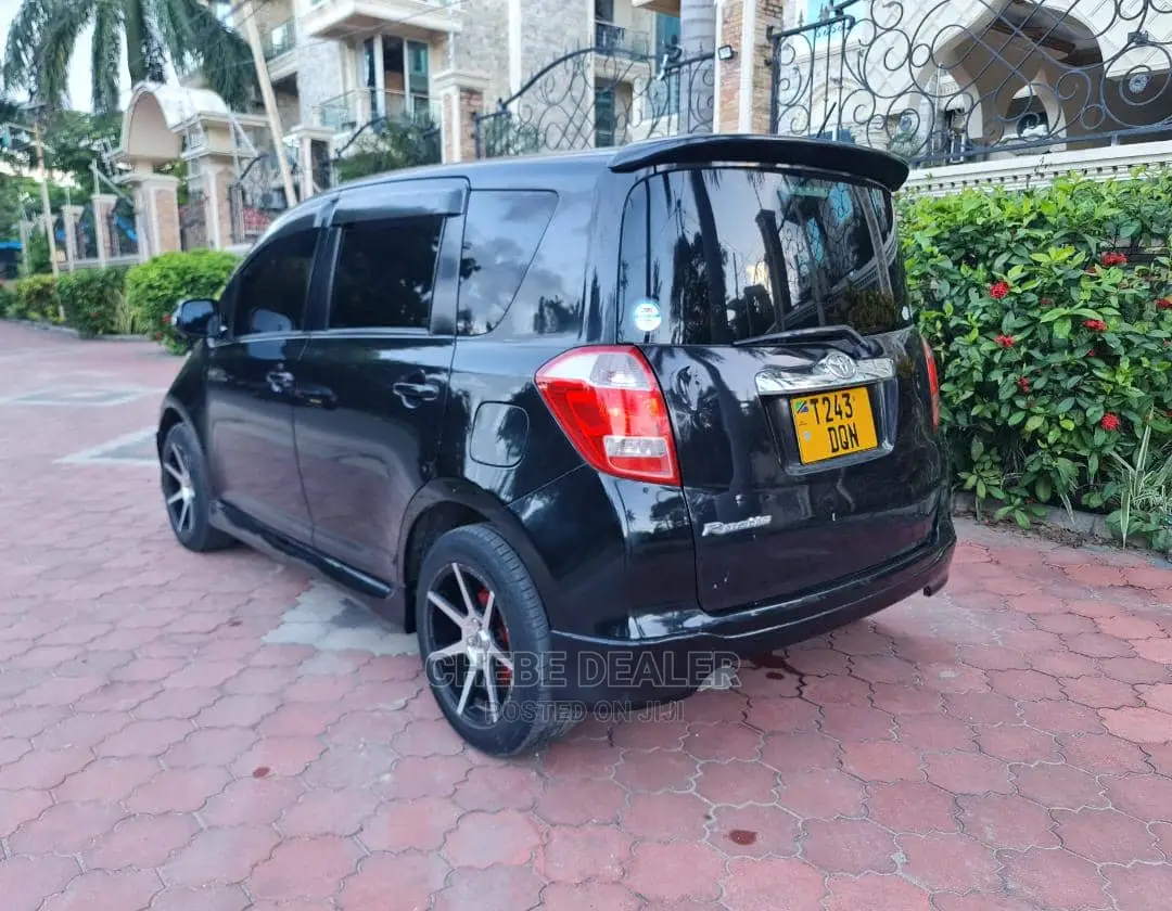 Toyota Ractis 1.5 AWD 2006 Black