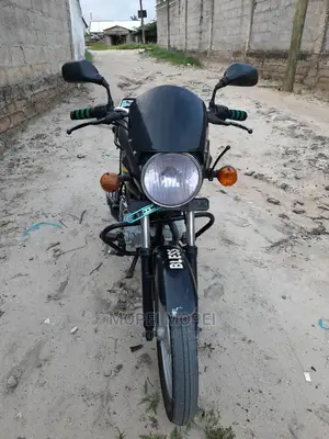 Bajaj Avenger 150 Street 2021 Yellow