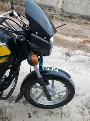 Bajaj Avenger 150 Street 2021 Yellow
