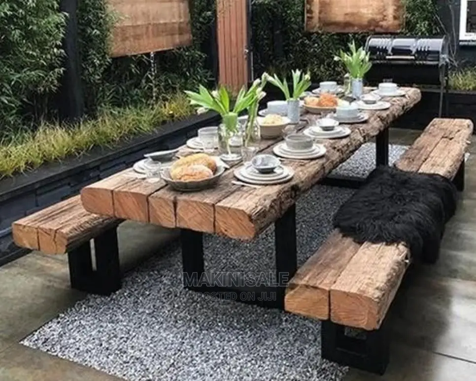 Dinner Table Nzuri Sana Na Benchi Zake