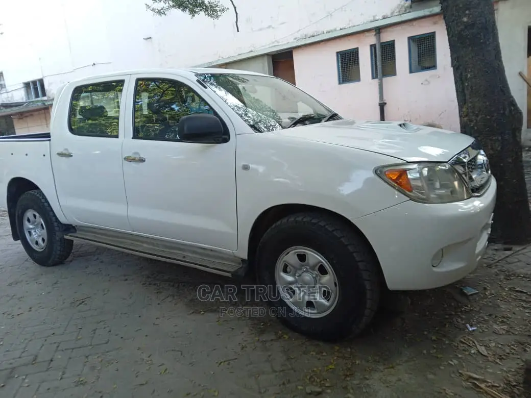 Toyota Hilux 2006 White