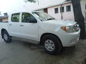 Toyota Hilux 2006 White