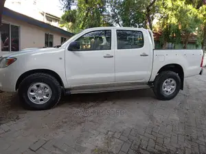 Toyota Hilux 2006 White