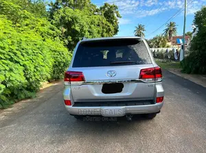 Toyota Land Cruiser 2017 Silver