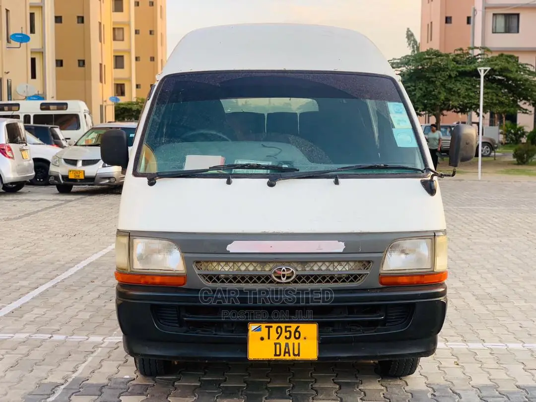 Toyota HiAce Siyaya 2004 White