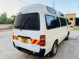 Toyota HiAce Siyaya 2004 White