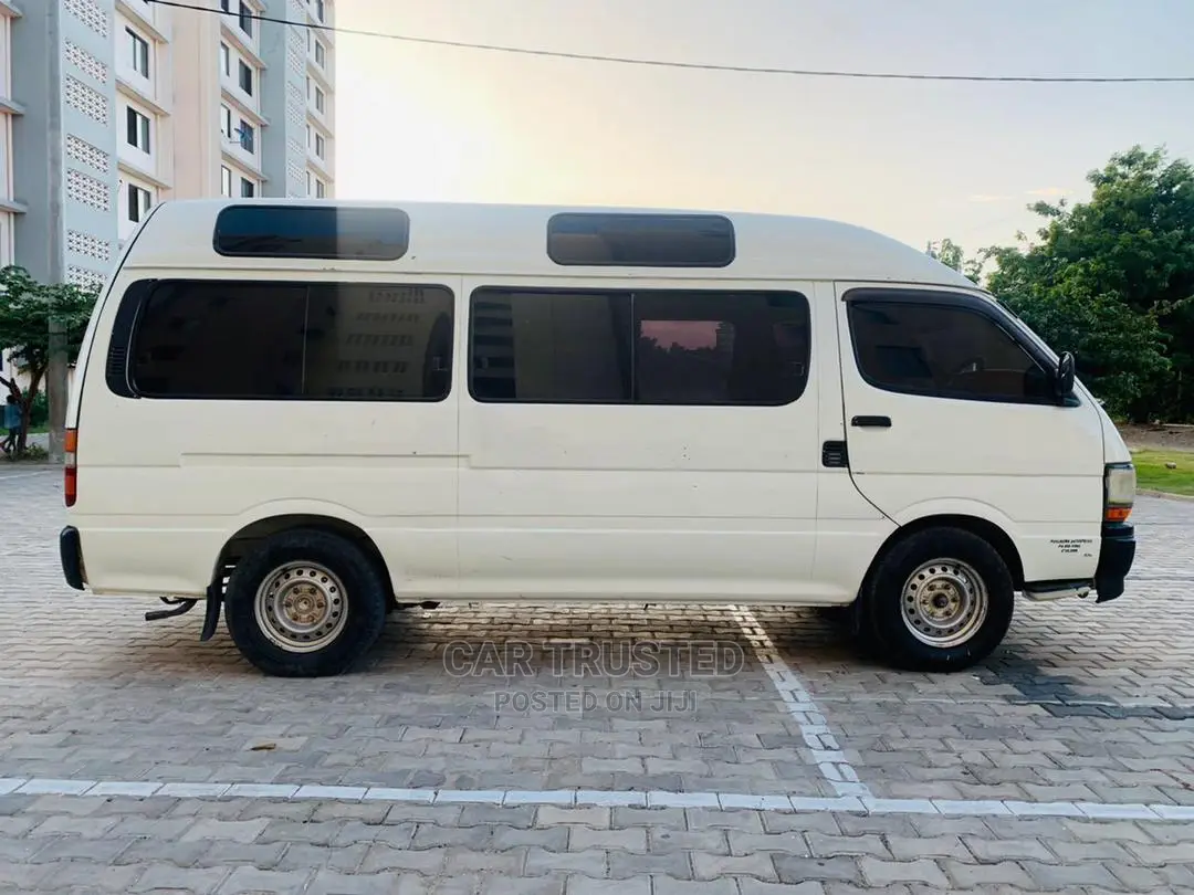 Toyota HiAce Siyaya 2004 White